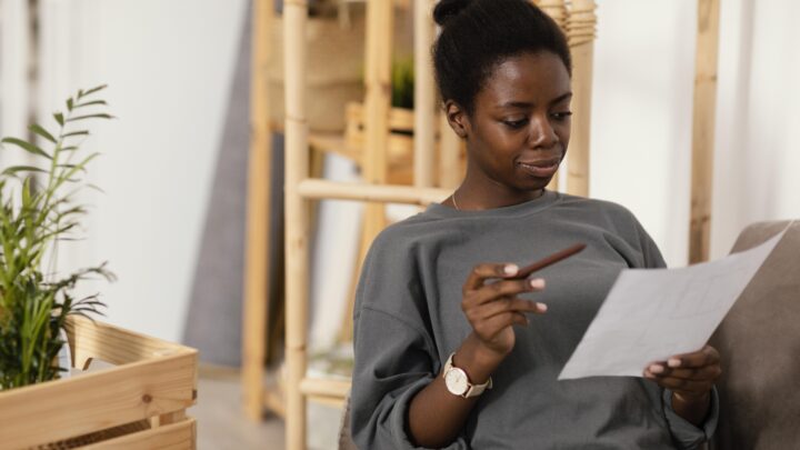 Dollar vs Local Currency: What’s More Stable in 2025?